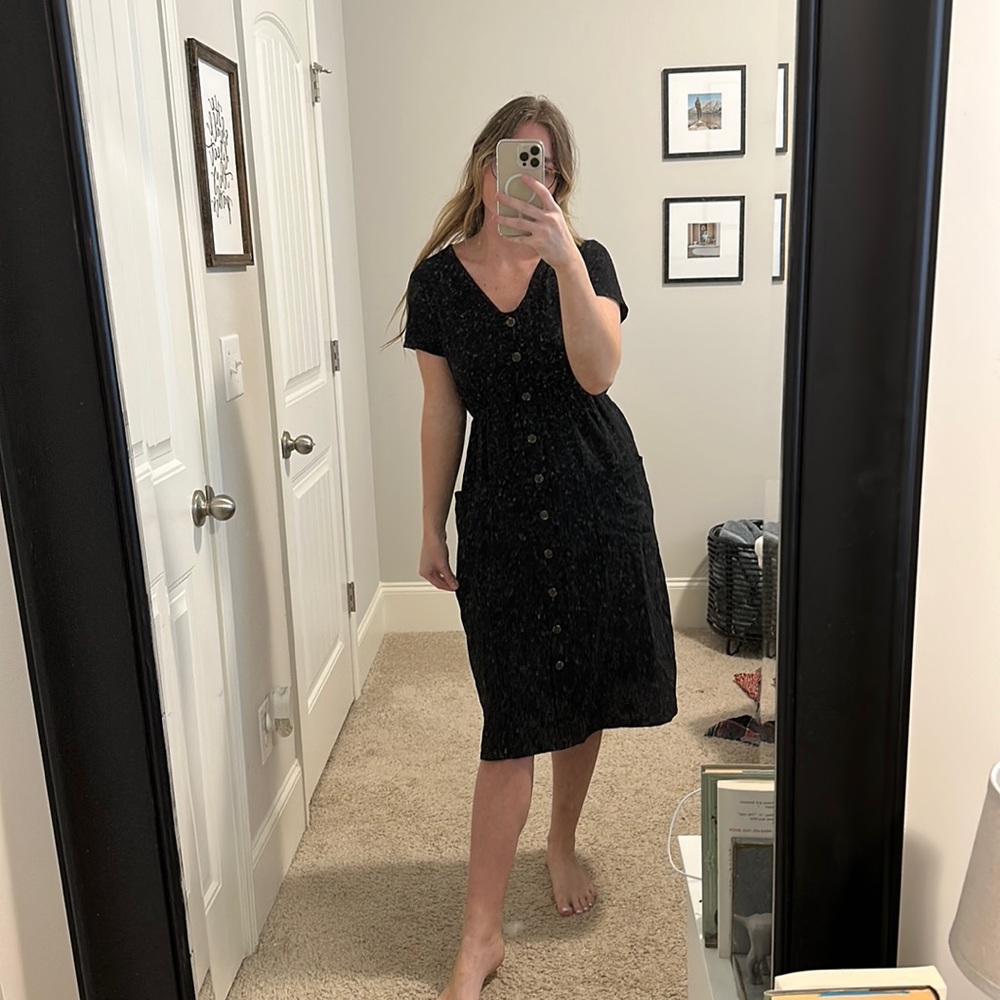 Midi dress with pockets and buttons down the front